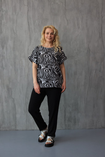 Літній жіночий костюм